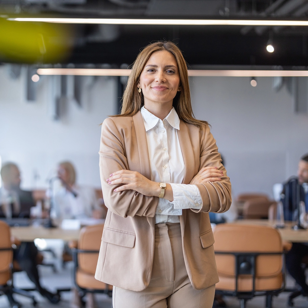 Arbeiten im modernen Büro für Lohnabrechnung Arbeiten im modernen Büro für Lohnabrechnung
