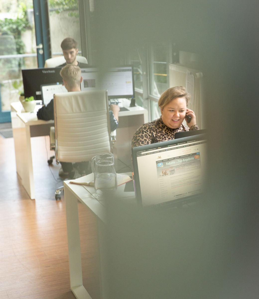 Teamarbeit mit Fokus auf Baulohn-Abrechnung im BÃ¼ro