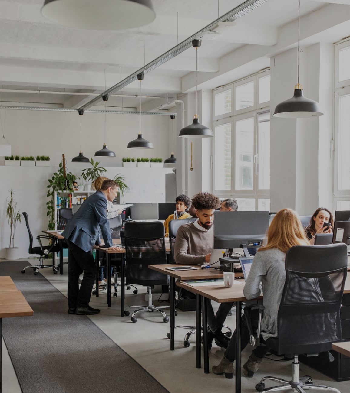 Geschäftsleute in moderne Büroflächen
