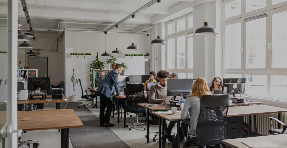 Geschäftsleute in moderne Büroflächen